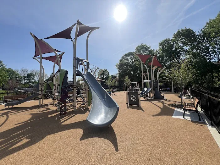 Leewood Park Picture 1