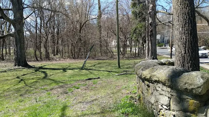 Crestwood Park Picture 3