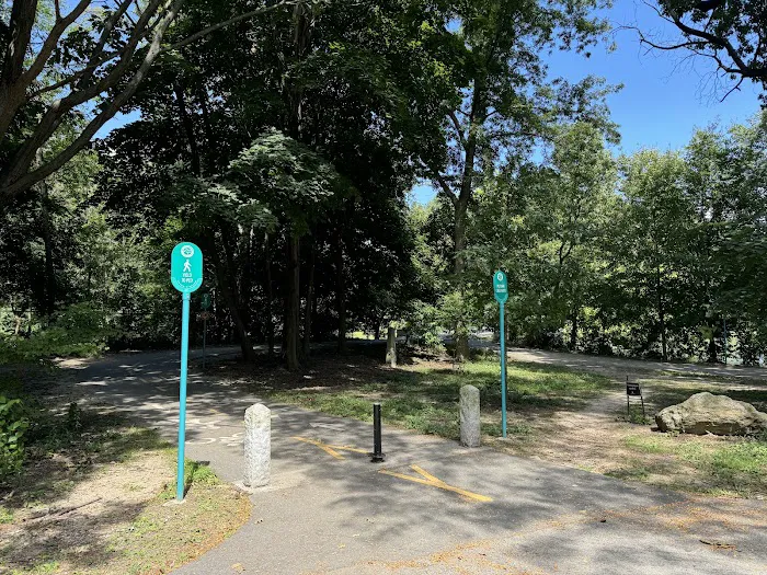 Putnam Greenway in Van Cortlandt Park Picture 1