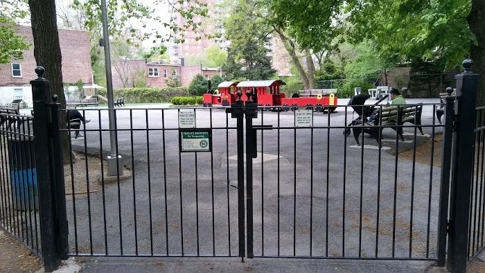 Train Park Garden Picture 1