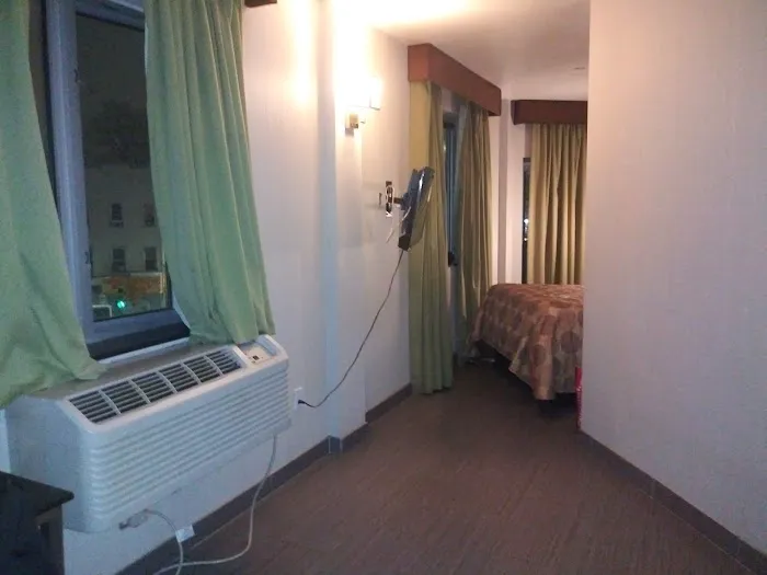 Jet Set Hotel Picture 7