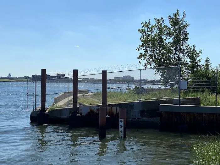 Hunts Point Landing Picture 4