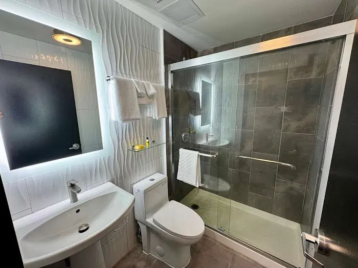 GLō Best Western Bronx NYC Picture 1