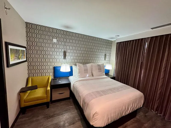 GLō Best Western Bronx NYC Picture 3