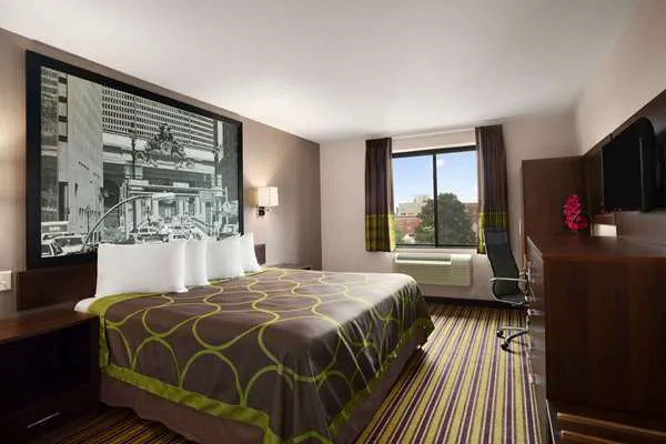 Super 8 by Wyndham Bronx Picture 3