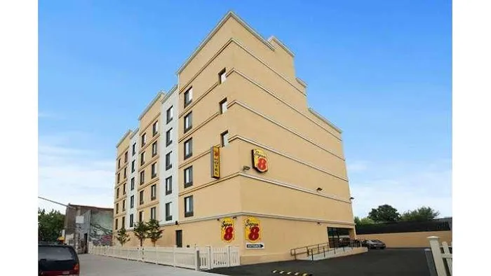 Super 8 by Wyndham Bronx Picture 6
