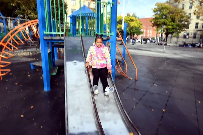 Horseshoe Playground Picture 3