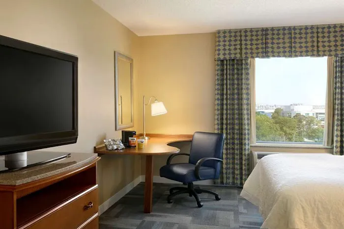 Hampton Inn New York - LaGuardia Airport Picture 2