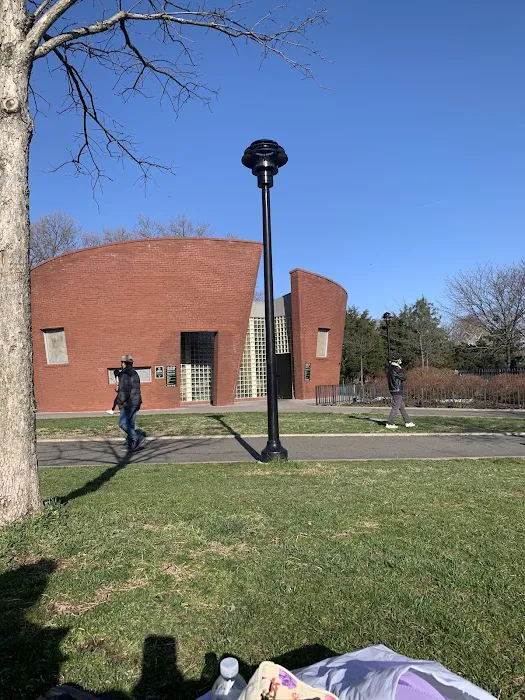 Elmhurst Park Picture 3