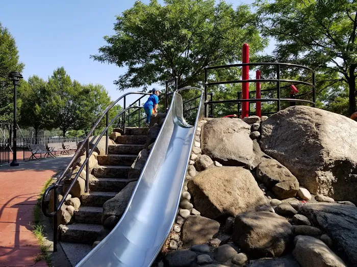 Elmhurst Park Picture 2