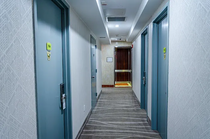 Elmhurst Hotel Picture 2