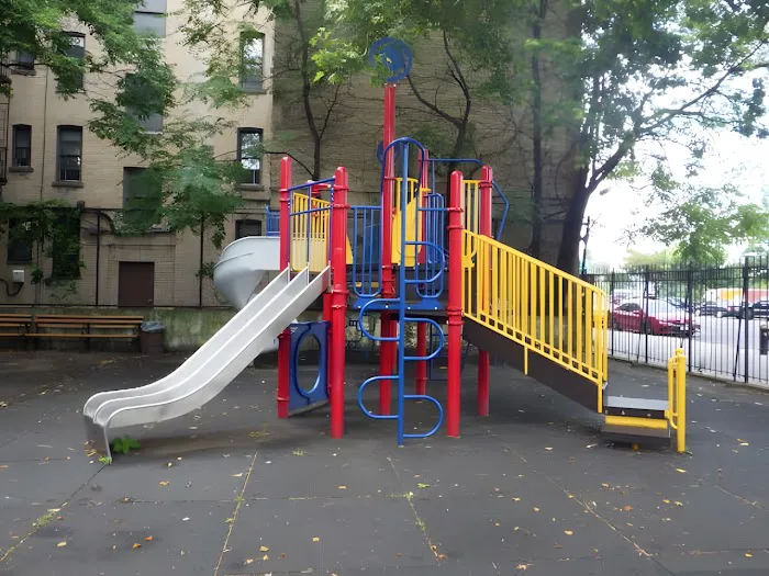 Riverbend Playground Picture 7
