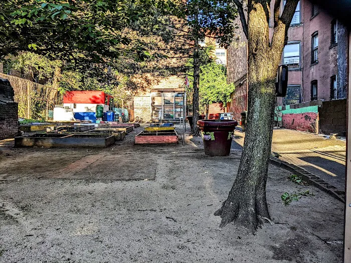 La Isla USA Community Garden Picture 9