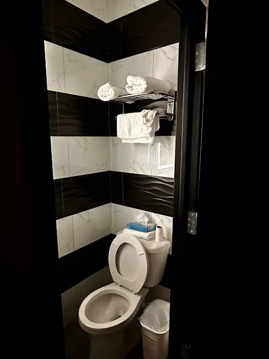 Friendly Suites Picture 2