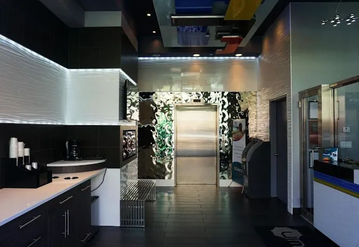 Umbrella Hotel Bronx Picture 1