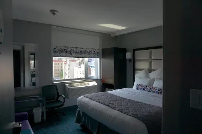 Umbrella Hotel Bronx Picture 6