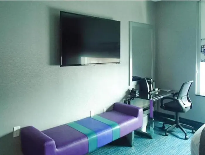 Umbrella Hotel Bronx Picture 10