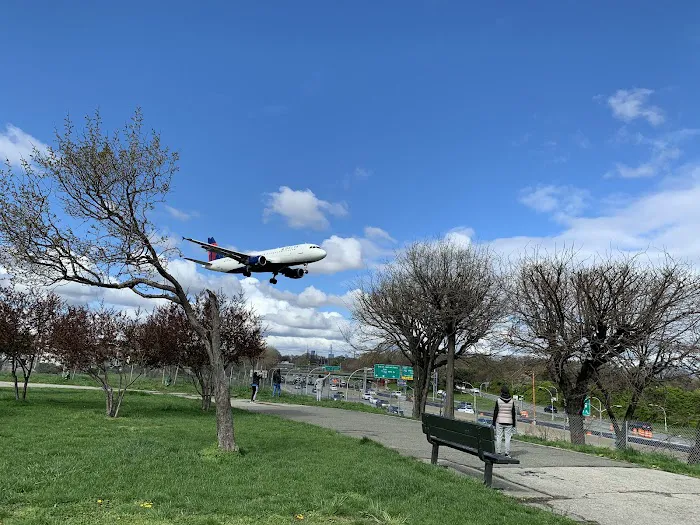 Airplane Viewing At LaGuardia Airport Picture 4