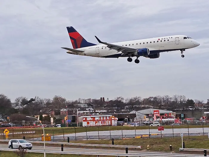 Airplane Viewing At LaGuardia Airport Picture 1