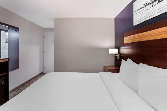Avion Inn Near LGA Airport, Ascend Hotel Collection Picture 1