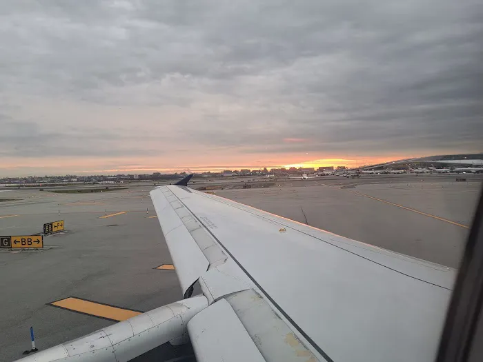 LaGuardia Landing Lights Picture 4