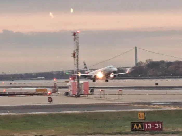LaGuardia Landing Lights Picture 7