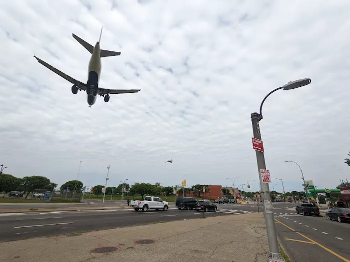 LaGuardia Landing Lights Picture 8