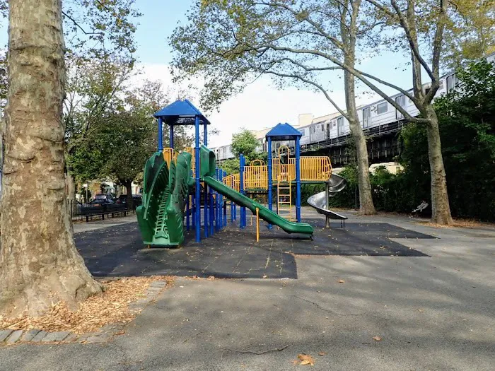Elton Playground Picture 6
