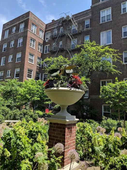Hawthorne Court Picture 3