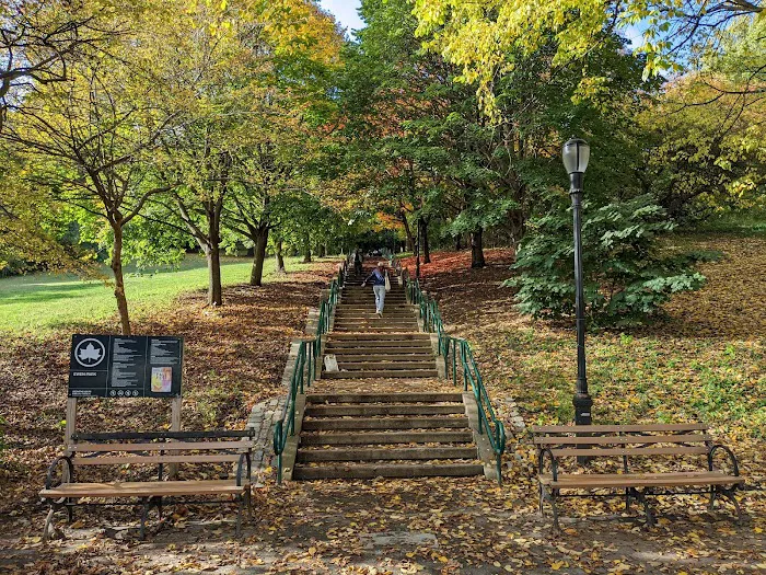 Ewen Park Picture 7