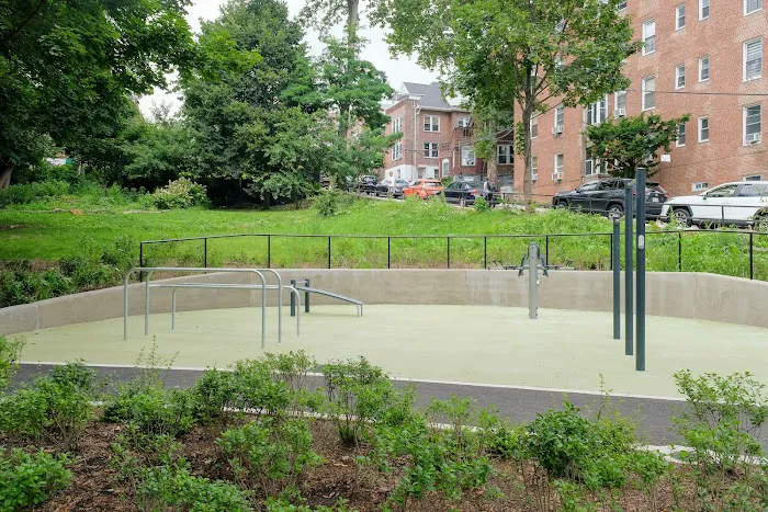 Ewen Park Picture 6
