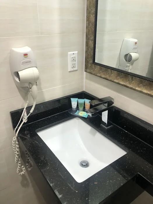 GWB Hotel Picture 3
