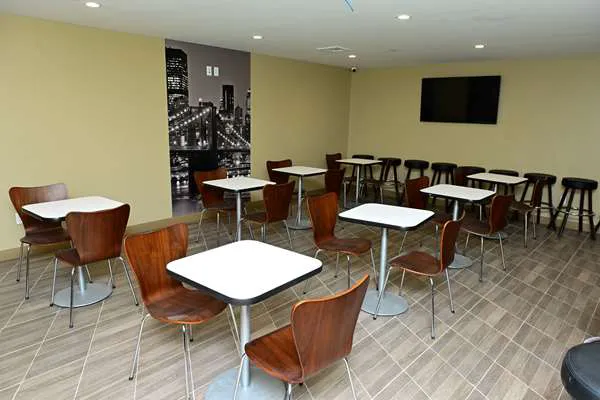 Super 8 by Wyndham Bronx Near Botanical Garden Picture 6
