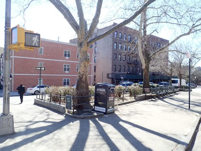 Barry Plaza Picture 4