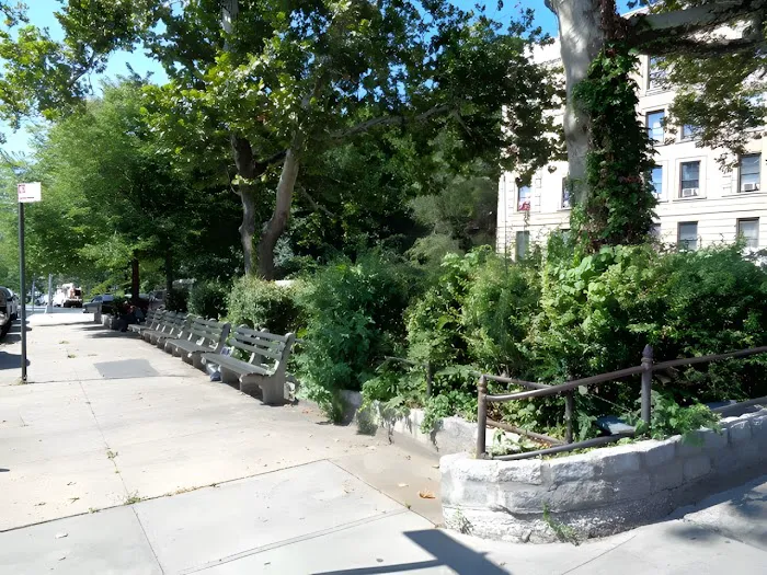 Barry Plaza Picture 9