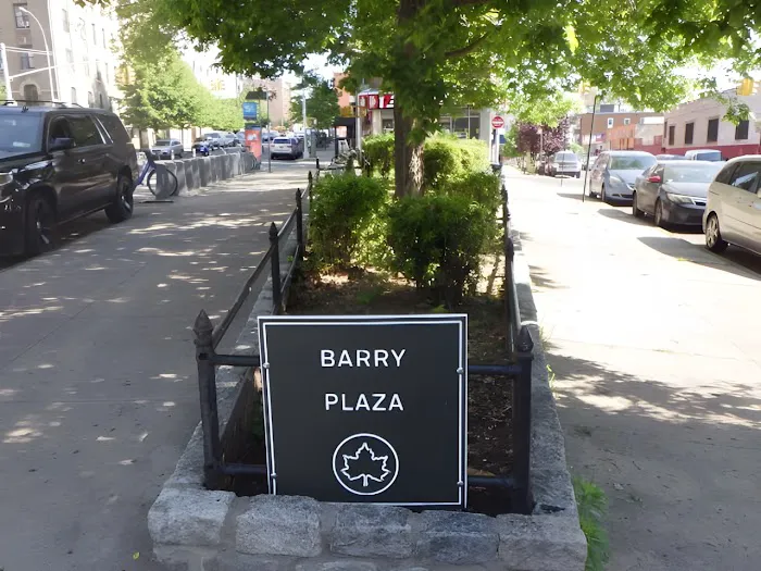 Barry Plaza Picture 8