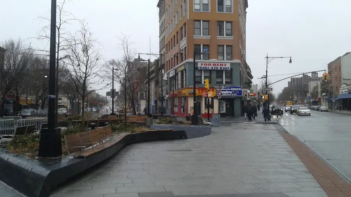 Roberto Clemente Plaza Picture 3