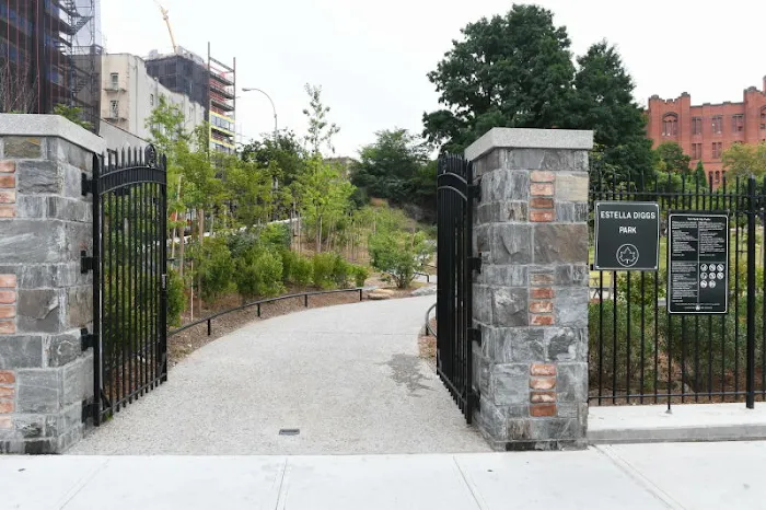 Estella Diggs Park Picture 9