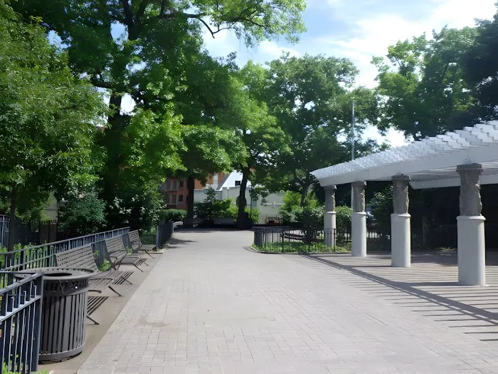 Charlton-Thompson Garden Picture 1