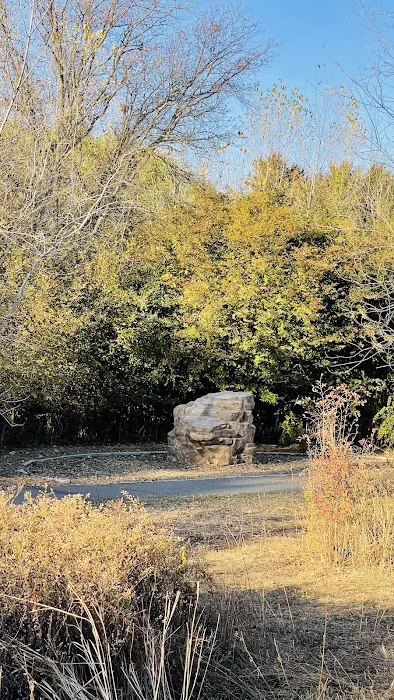 Canarsie Park Hiking Path Picture 2