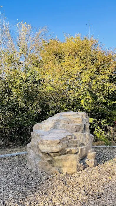 Canarsie Park Hiking Path Picture 4
