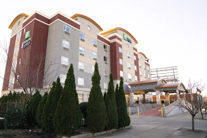 Holiday Inn Express Queens - Maspeth by IHG Picture 1