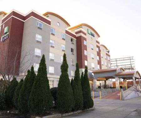 Holiday Inn Express Queens - Maspeth by IHG