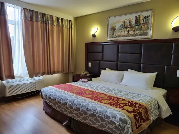 Queens Hotel Picture 2