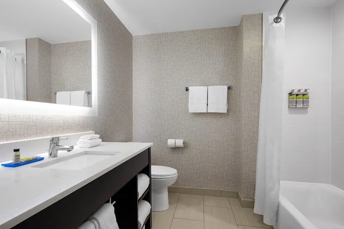 Holiday Inn Express & Suites Woodside LaGuardia Airport by IHG Picture 1