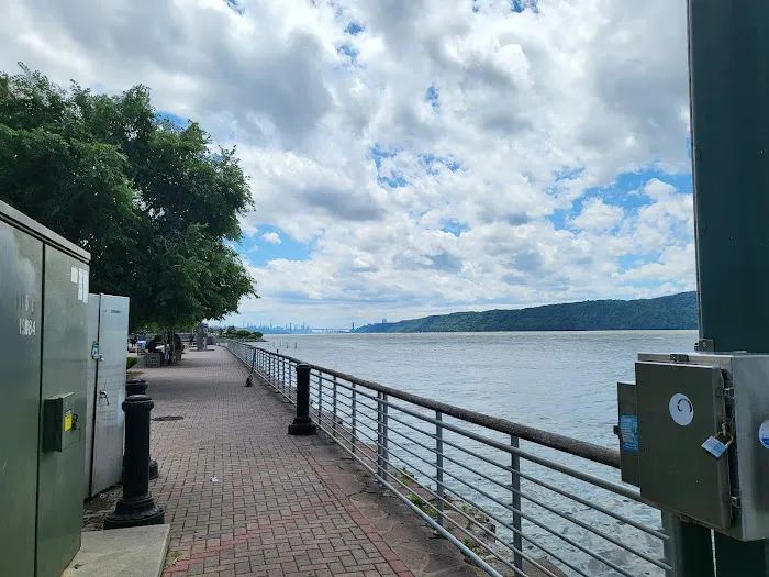 Esplanade Park Picture 7