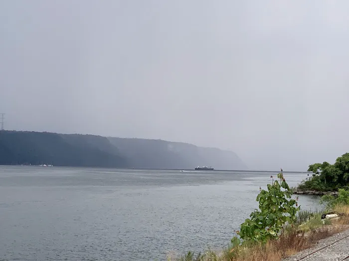 Riverdale Waterfront Promenade Picture 1