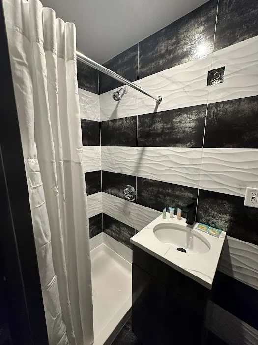 Willis suites Picture 1