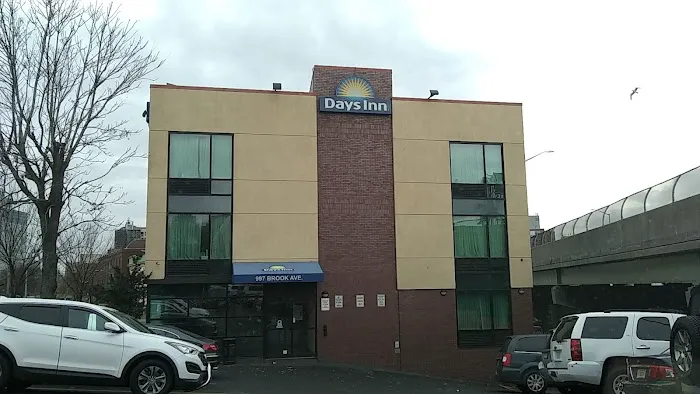 Days Inn by Wyndham Bronx Near Stadium Picture 3