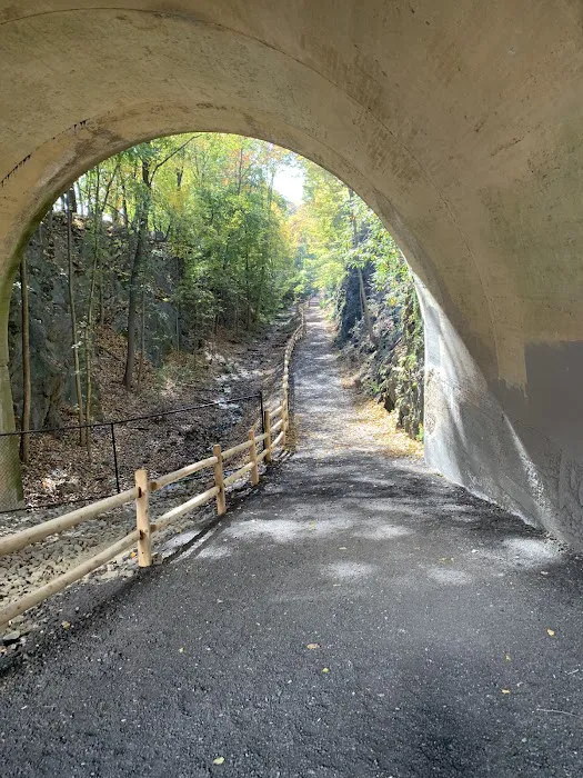 White Plains Greenway Trail Head Picture 9